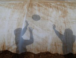 Shadows are cast by displaced Iraqi children, who fled the Islamic State stronghold of Mosul, playing at Khazer camp, Iraq December 13, 2016.  REUTERS/Ammar Awad - RTX2UW68