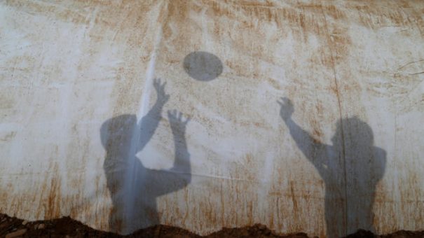 Shadows are cast by displaced Iraqi children, who fled the Islamic State stronghold of Mosul, playing at Khazer camp, Iraq December 13, 2016.  REUTERS/Ammar Awad - RTX2UW68